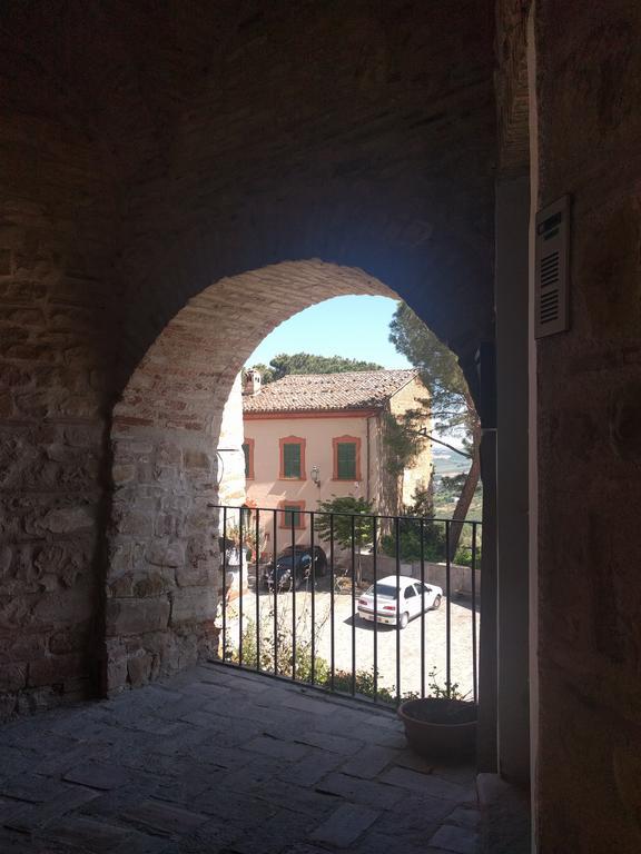 Casa Ghibellina Apartment Castelbellino Bagian luar foto